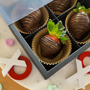 Chocolate dipped strawberries gift set